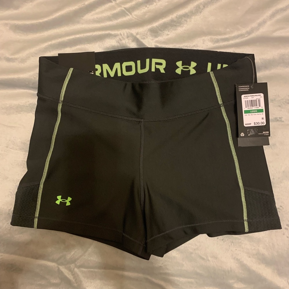 Girls Under Amour Mid Rise Shorty 
Size Large Color Gray
brand new with tag🚨🥰💎💥😘